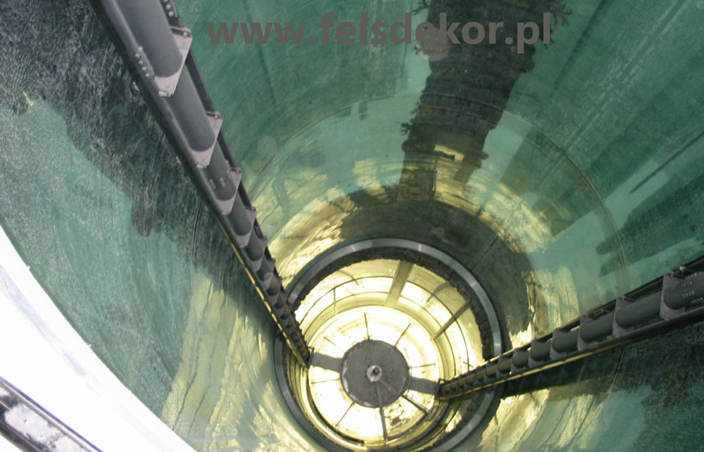 picture/akwarium_cylindryczne_aquaDom_Berlin_felsdekor_2.jpg