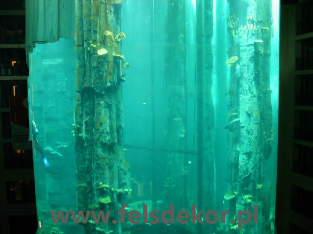picture/akwarium_cylindryczne_aquaDom_Berlin_felsdekor_4.jpg