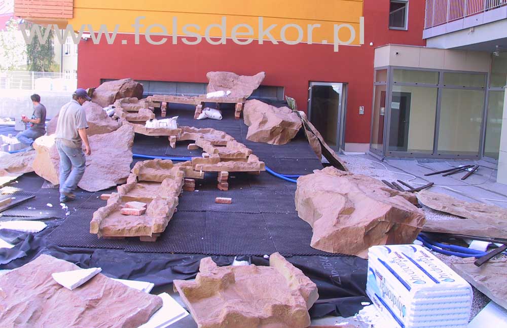 picture/apartament_silesia_leopoldinum_felsdekor_sztuczne_skaly_strumien_7.jpg